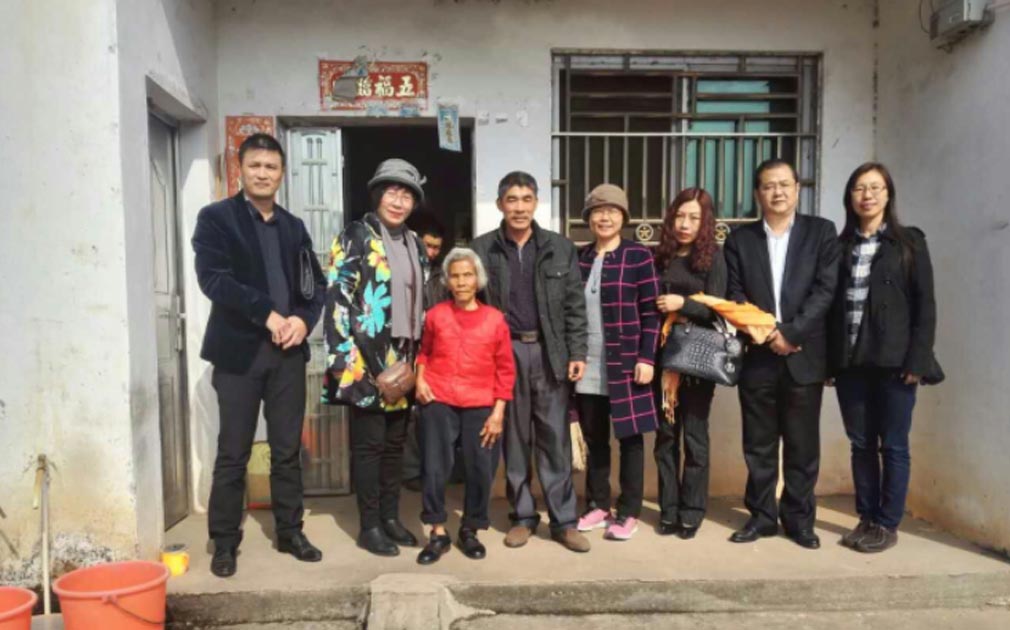 家樂(lè)事凈水器董事長(zhǎng)陳惠東走訪慰問(wèn)河源和平縣公白鎮(zhèn)塘角村貧困群眾